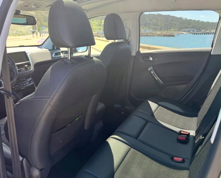 Peugeot 2008 1.2 VTi Allure