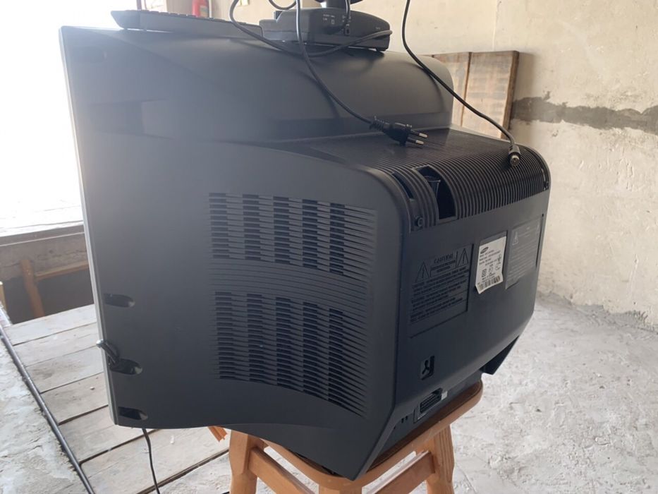 Телевизор Samsung 21”