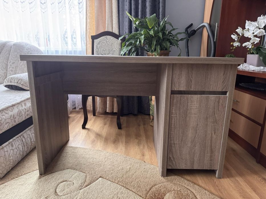 Продаю стіл письмовий