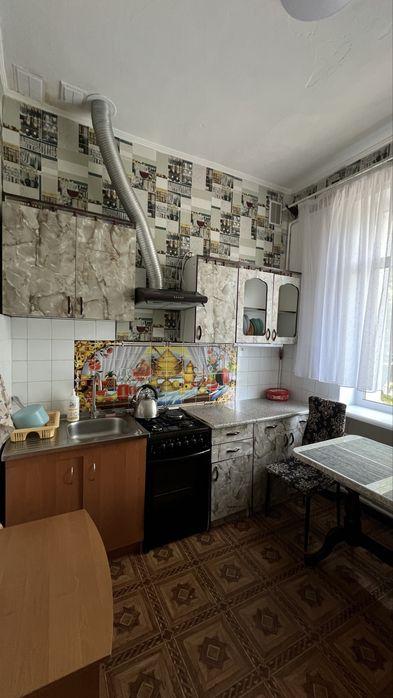 Продаж двокімнатної квартири (Героїв України)