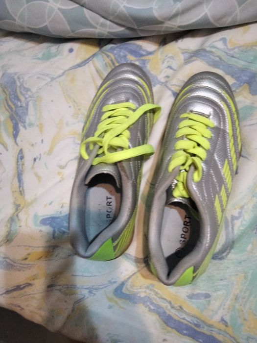 Sapatilhas de futsal urgência