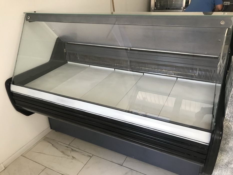 Продається холодильна вітрина 1,6 м , до 8 град