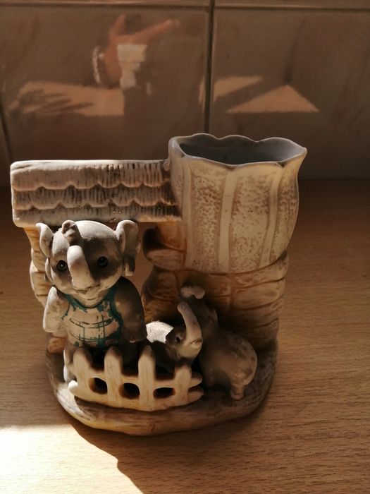 Peça de Porcelana Antiga