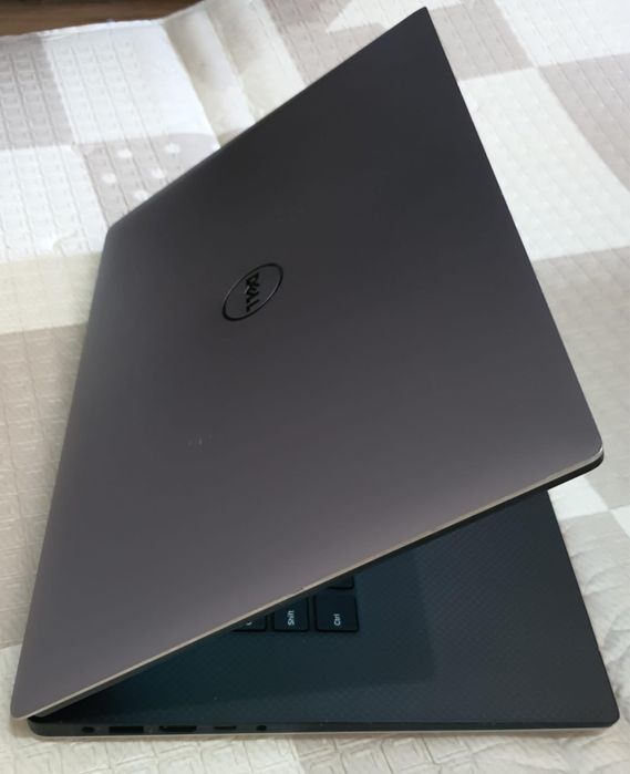 Dell XPS 15 9560 i7-7700HQ 8GB RAM 128GB SSD Ecrã 4K GTX 1050 com Carregador
