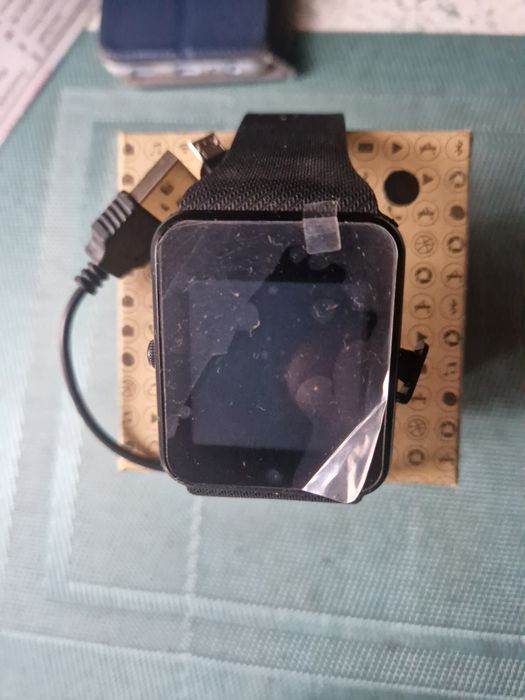 Inteligentny telefon z zegarkiem.