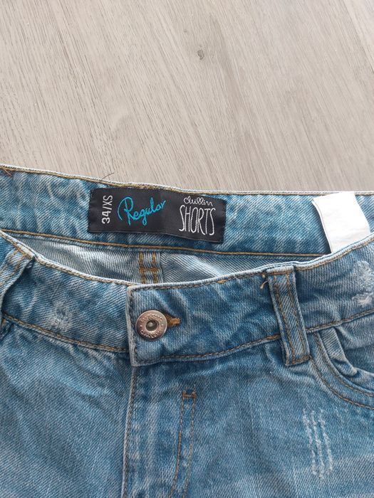 D1-32. Spodenki jeansowe jasnoniebieskie regular r.XS chillin Cropp