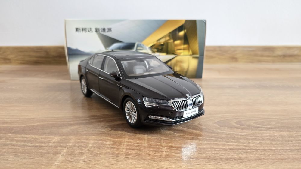 Skoda superb III 1/18 norev minichamps kyosho Otto ottomobile paudi