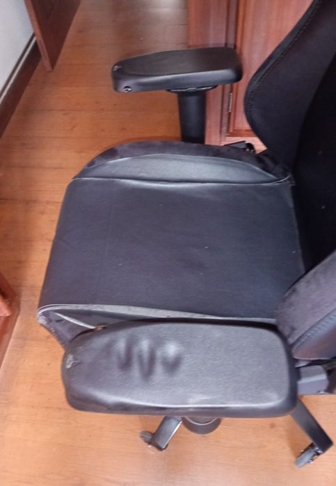 Cadeira escritório ajustável