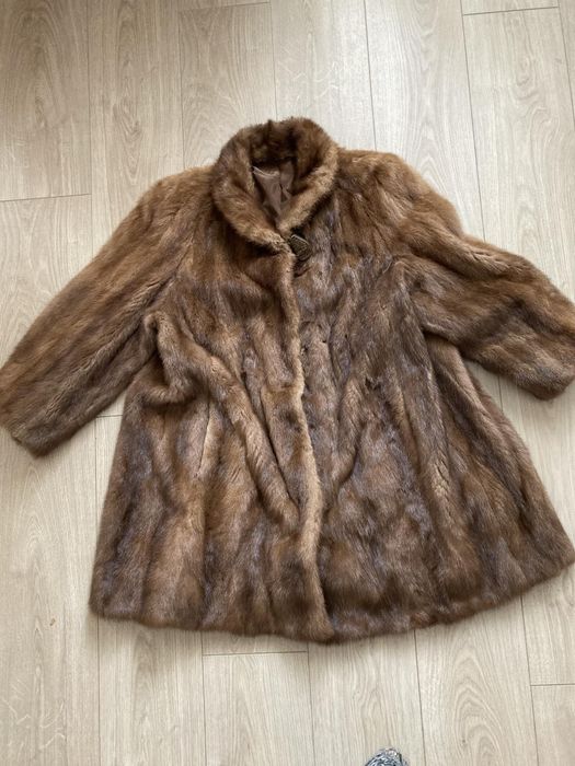 Продам норкову шубу.