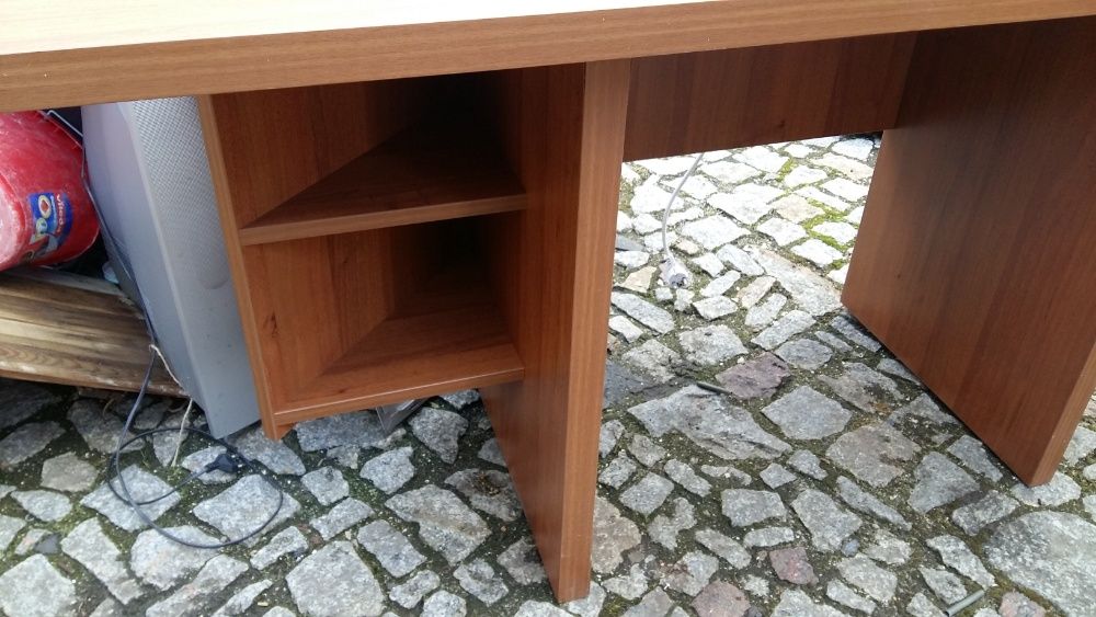 Zestaw do biura, biurko narożne, szafka i niska szafka na akta, torbę