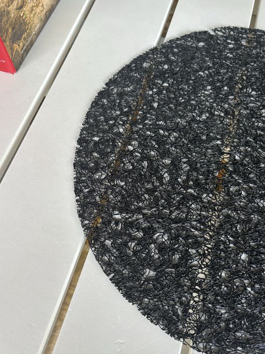 Individuais pretos, com textura. 10 unidades