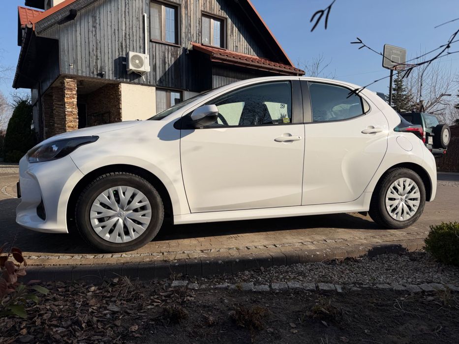Toyota Yaris hybrid salon Polska