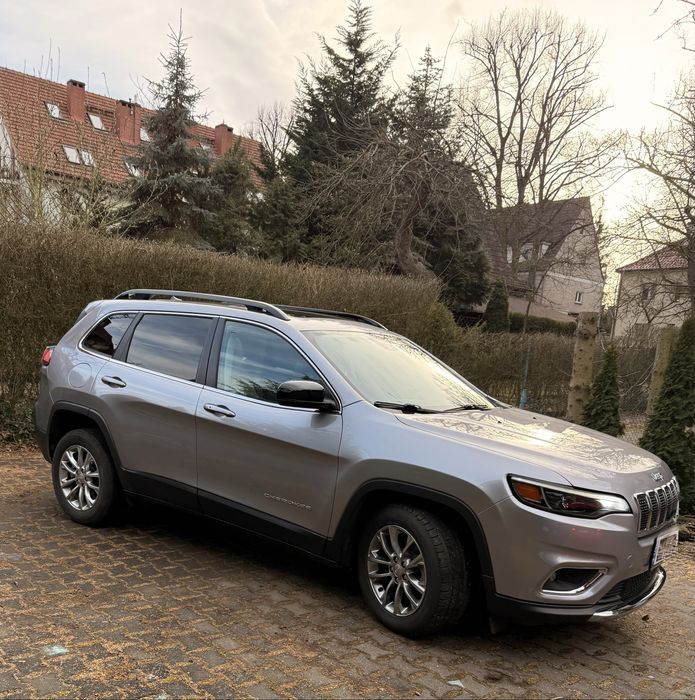 Samochód Jeep Cherokee