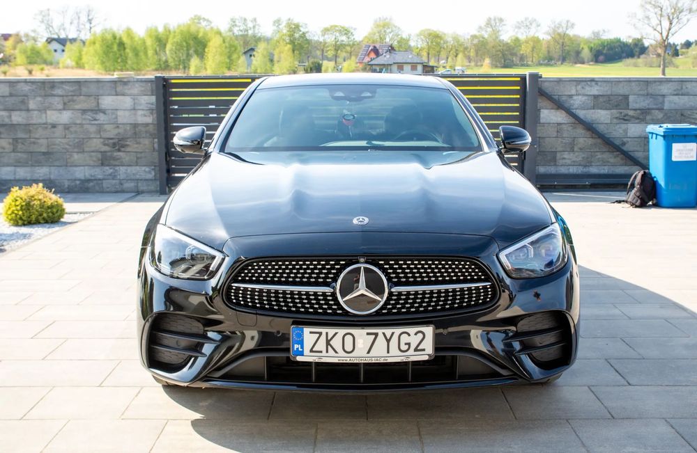 Mercedes-Benz Klasa E ** Bezwypadkowy ** Pakiet AMG ** Faktura VAT ** Cena Brutto **