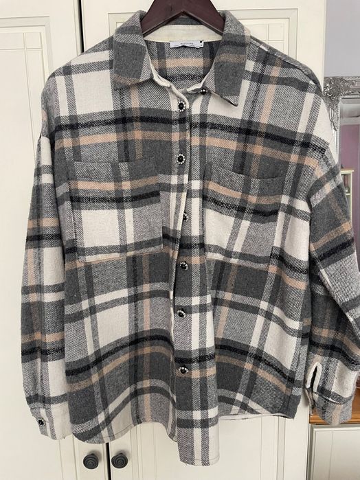 Bluza koszulowa z ozdobnymi guzikami Reserved M