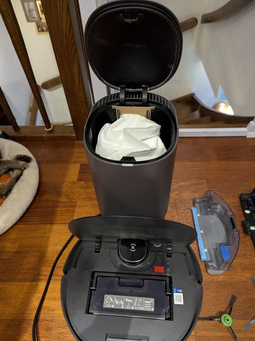 Robot odkurzacz Deebot T8 AIVI z stacja opóźniającą/dokującą