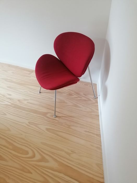 Cadeirão/poltrona em tecido KA encarnado