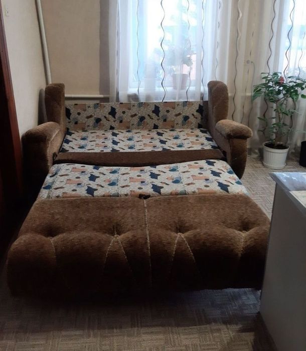 Диван и два пуфика