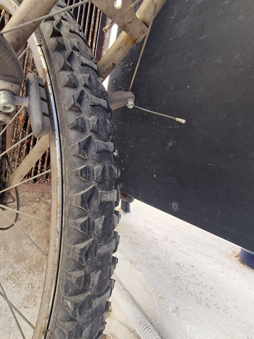 Duas bicicletas e dois suportes