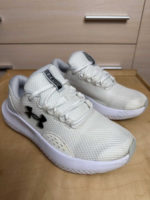 Under Armour Charged Surge 4 чоловічі кросівки 40 25 см