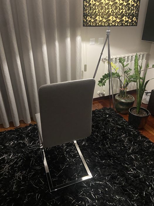 8 cadeiras de sala jantar , como novas , cadeiras robustas