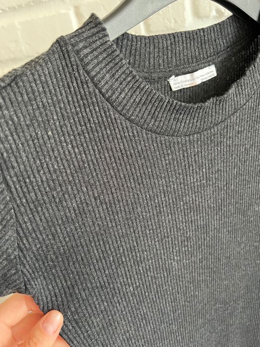 Трикотажна еластична сіра сукня в рубчик ZARA