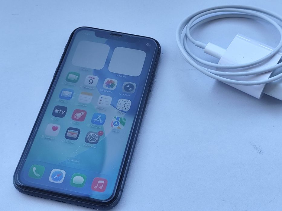iPhone 11 stan dobry 64GB posiada szkło hartowane