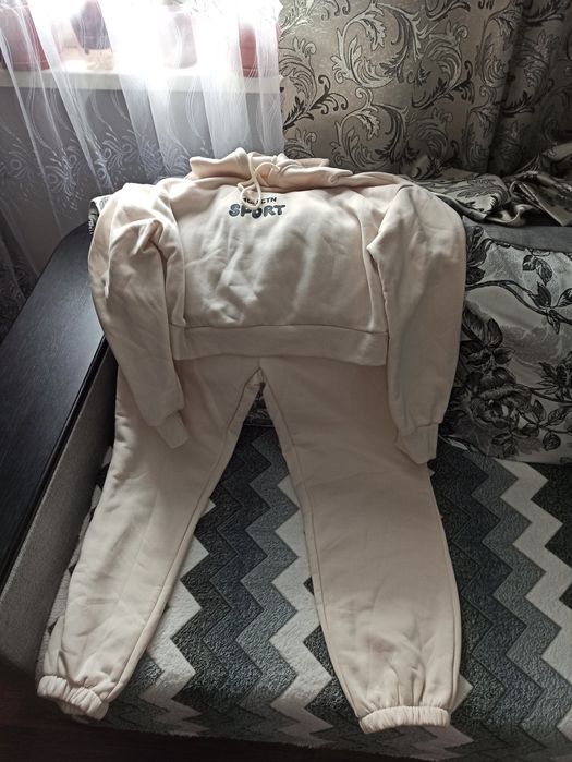 Продаю 2 костюми!