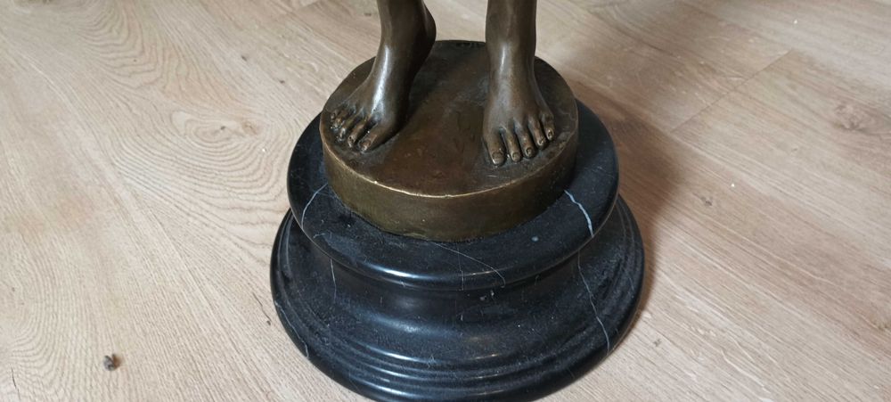 Rzeźba Kobiety z Brązu