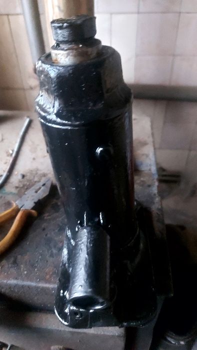 Продам  гідравлічний домкрат 5 тонний