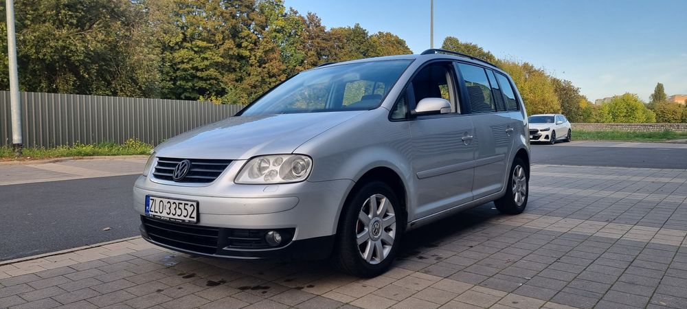 Vw TOURAN  2005 rok 2.0 diesel 140 koni / duże radio / klimatronik / elektryczne szyby /podgrzewane fotele / hak / alufelgi