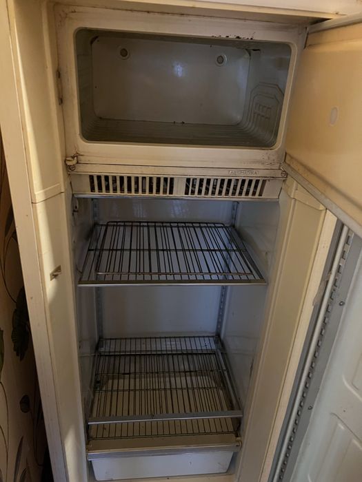 Холодильник зіл