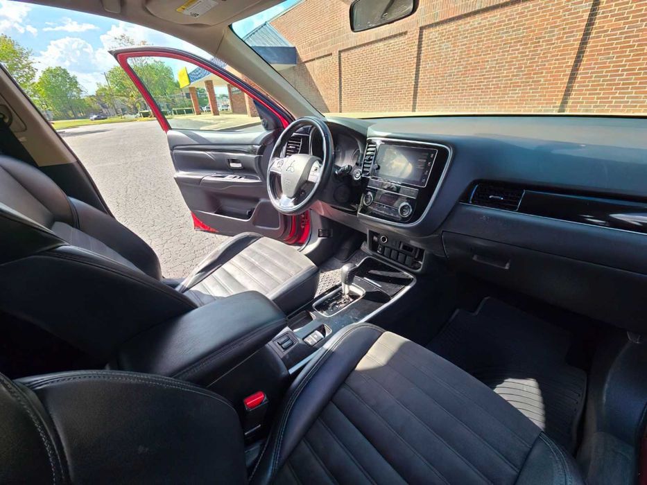 Mitsubishi Outlander SE      2019