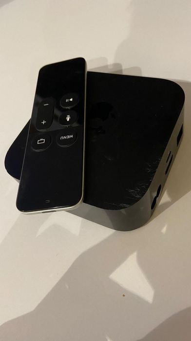 Б/у Apple Tv 64 gb 4rd gen повний крмпоект. не амикається