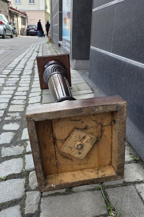 Duży, przedwojenny słupek, gerydon