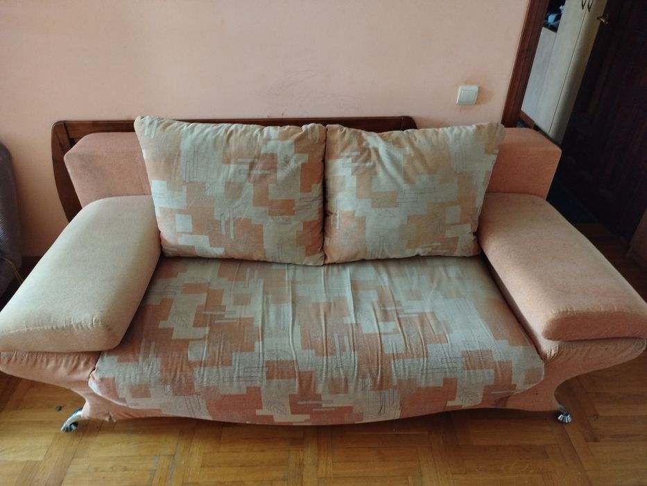 Диван  на дачу або спальне місце.
