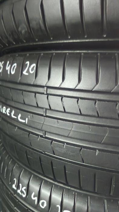 Pneus  225/40/20 Pirelli