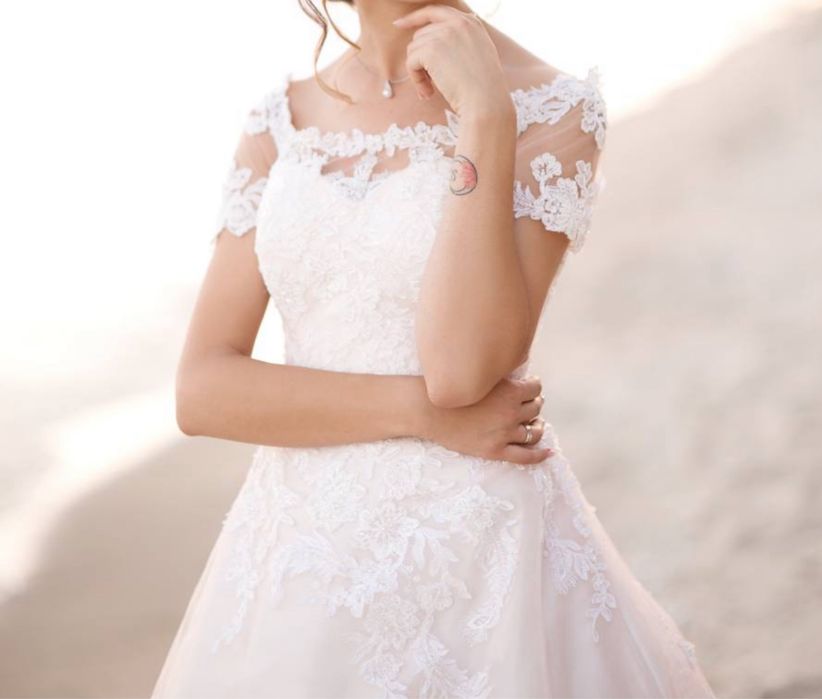 Продаю весільну сукню