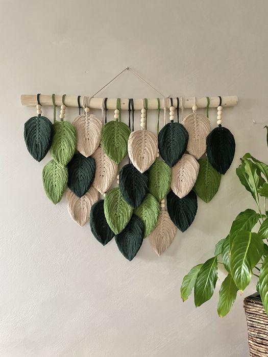 Piorka liscie listki piora na kiju galezi makrama scienna boho korale