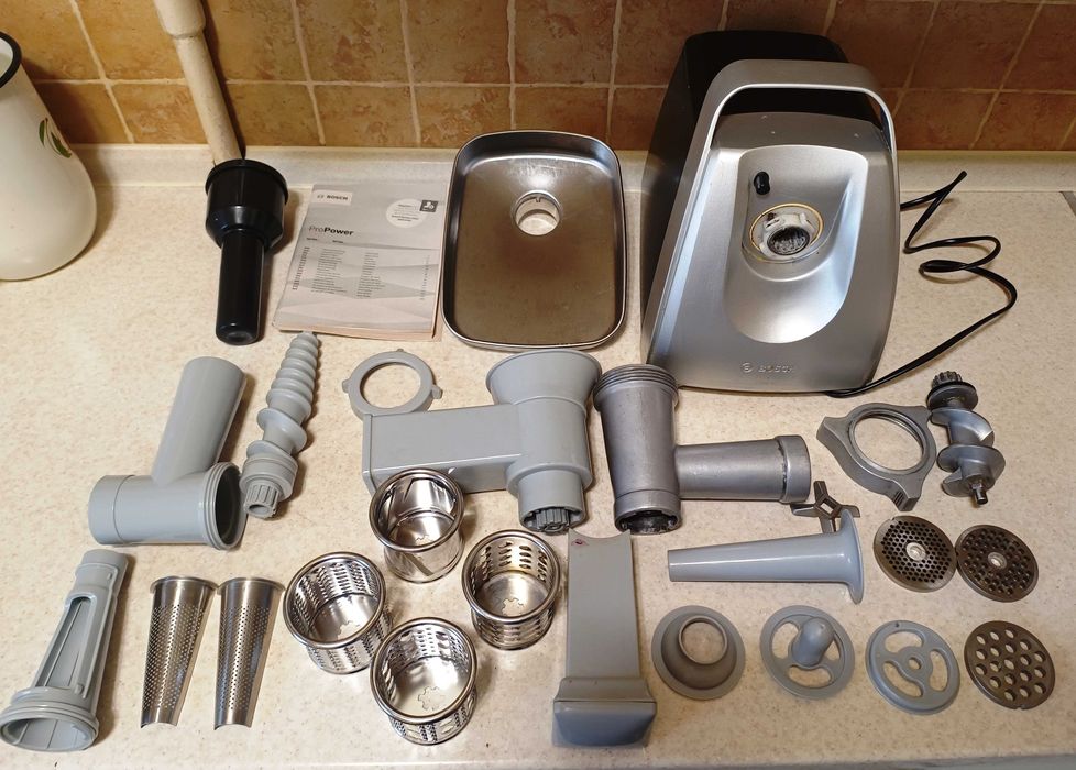 Электромясорубка Bosch MFW68660 2200W мощная крутая многофункциональна