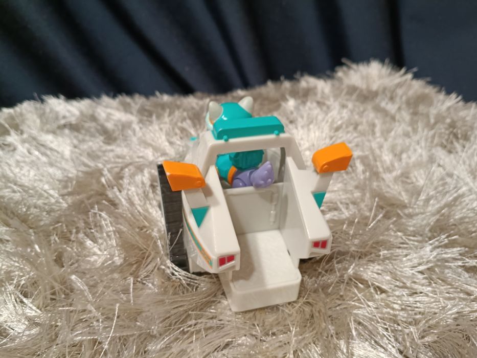 Veículo e figura Everest