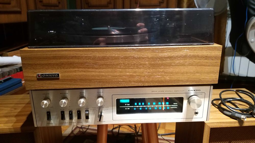 Amplificador,rádio e gira-discos Onkyo Dynamic Four 800