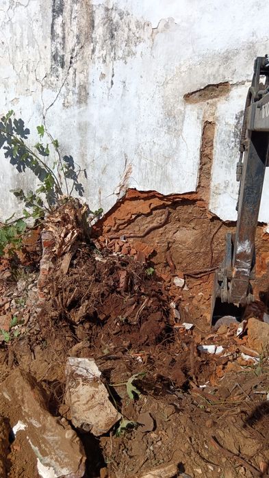 Serviço de mini giratória e basculante