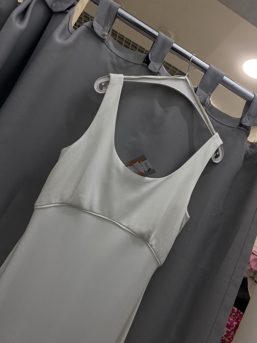 Продам сукні нові