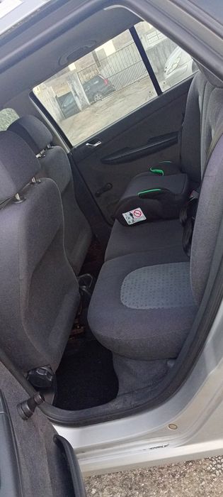 Estou vendendo um Skoda Fabia em excelente estado.