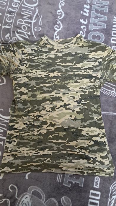 футболка базова піксель