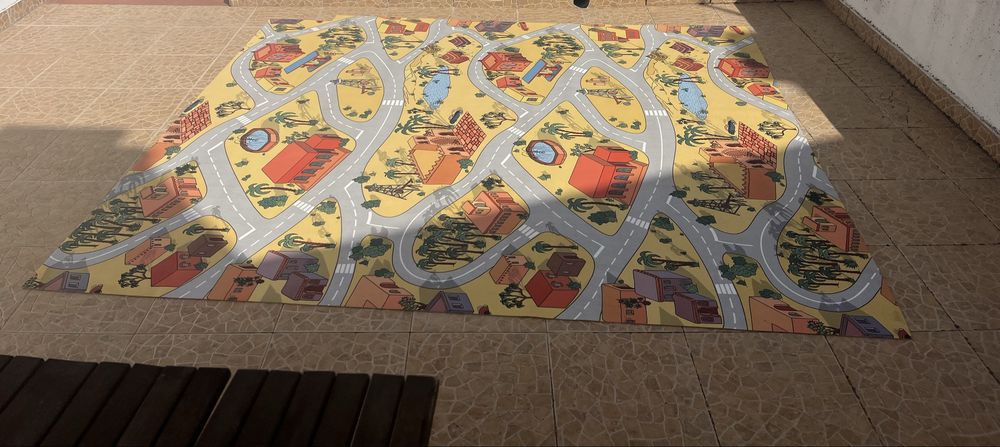 Tapete para quarto de criança ou Infantário bom estado