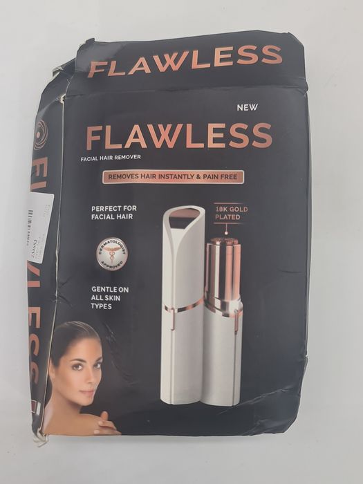 Depiladora facial FLAWLESS - nova