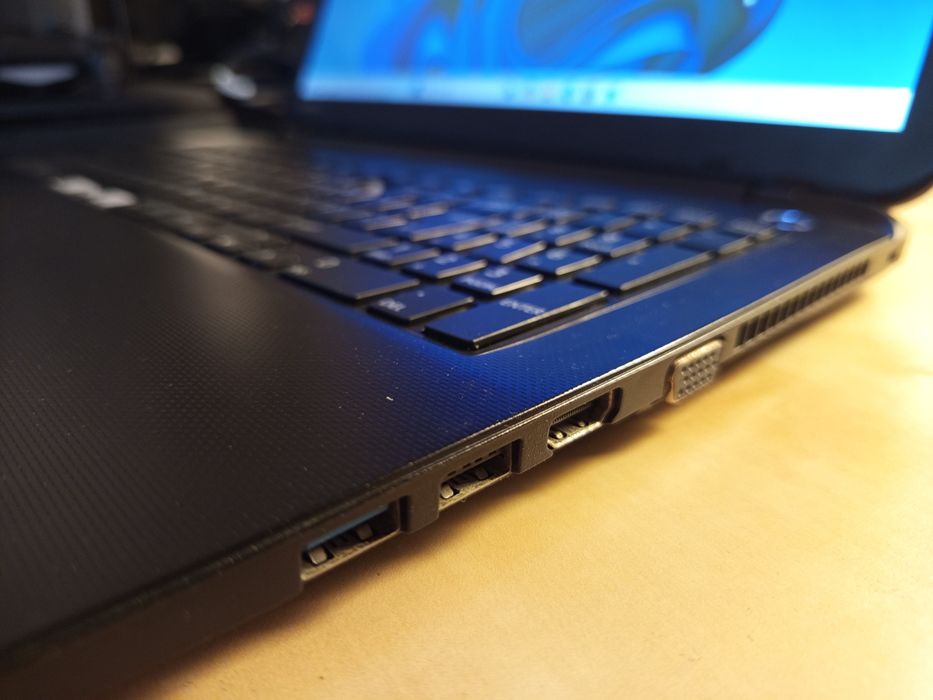 Computador Portátil Toshiba WIndows 11 / Intel / 4GB RAM / Disco 1TB / Wi-Fi