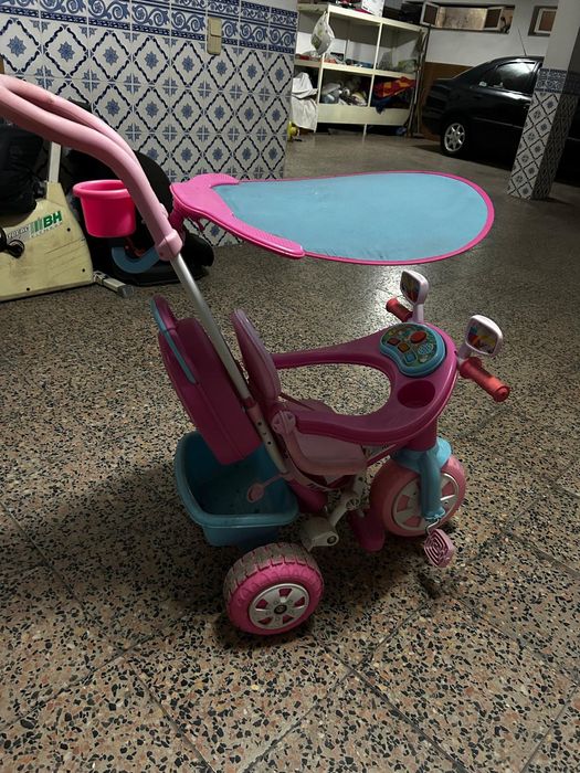 Triciclo para bebé com musica e pala de proteção do sol